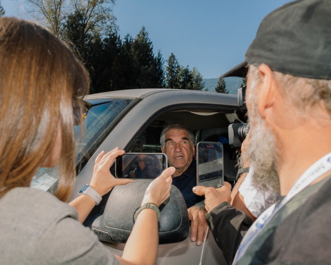 Picture of Dave Bilinski voluntarily leaving the ostrich pens to avoid arrest.